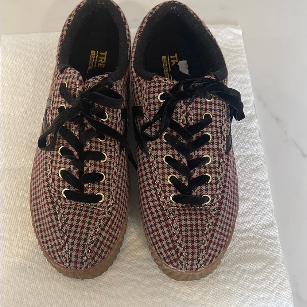 Tretorn 10 Nylite Plus Bold Burgundy Plaid Velvet Lace Up platform